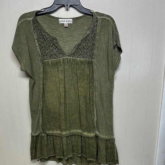 Knox Rose Tops - Knox Rose Green Graphic Ruffled Blouse